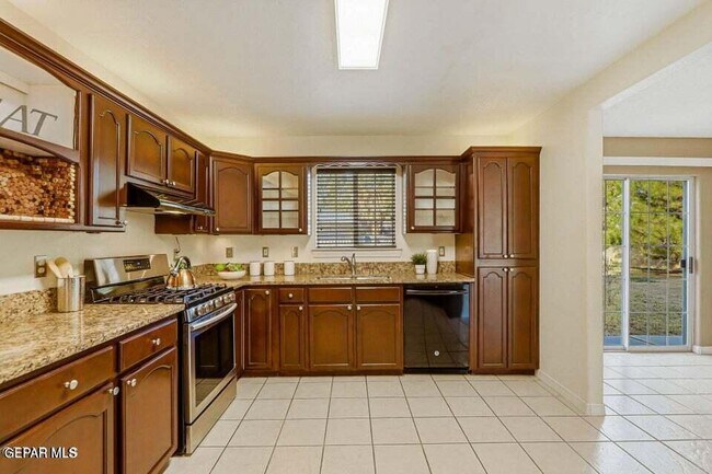 Building Photo - 650 Vera Ct