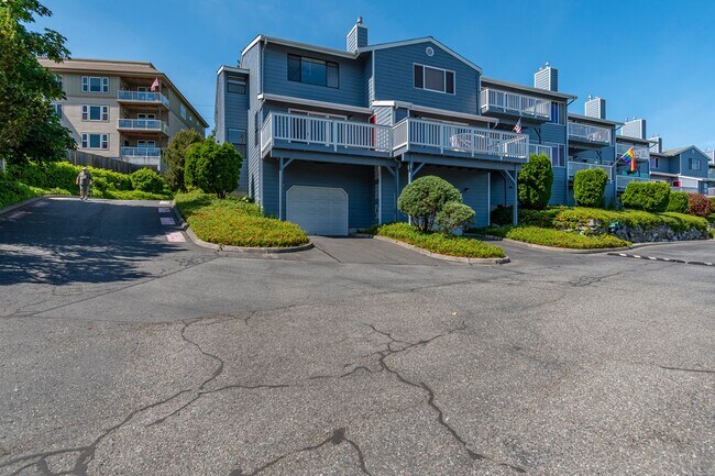 Building Photo - 3 Bedroom 2.5 Bath Waterview Townhome