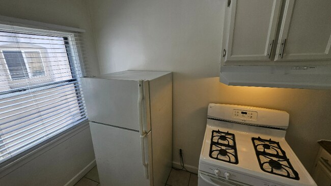 Building Photo - 727 S Coronado St