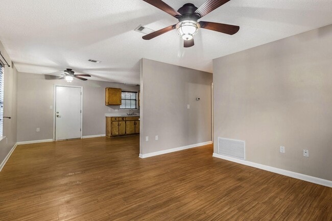 Building Photo - 400 31st St