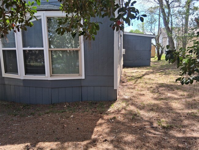Building Photo - 11797 White Cedar St