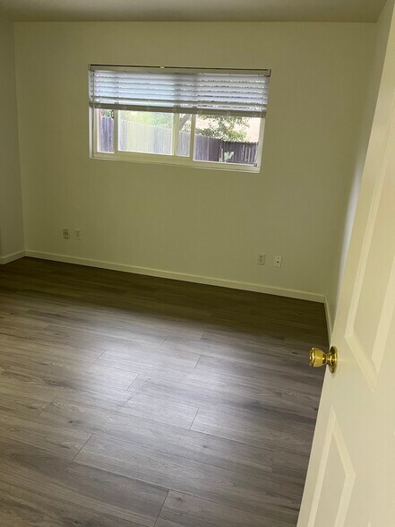 Building Photo - 4616 Kinsella Ln