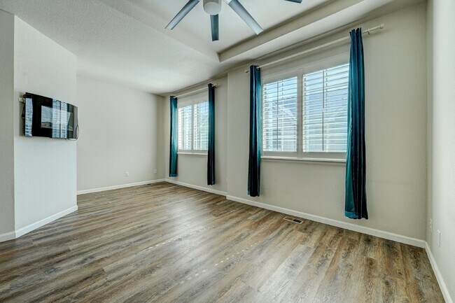 Building Photo - $2,750 - 2 Bed, 2.5 Bath Condo in Centenni...