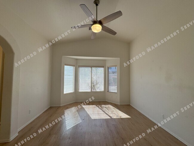 Building Photo - ***MOVE IN SPECIAL!*** BEAUTIFUL 3 BEDROOM...