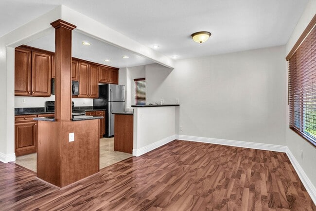 Building Photo - Great Two Bedroom Corner Unit in Villa Tos...