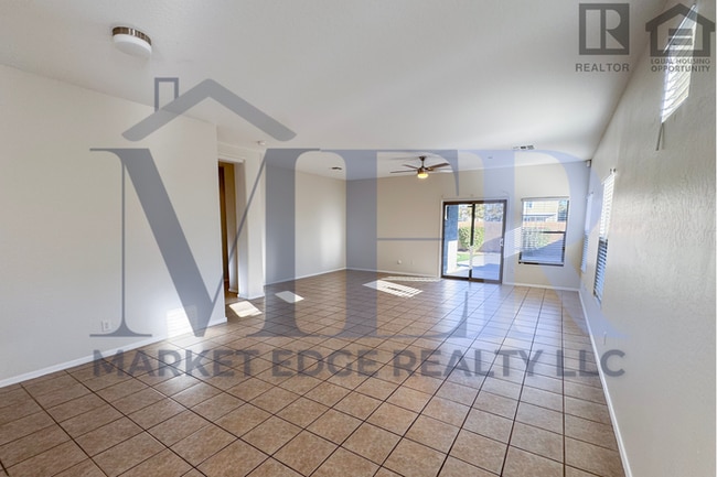 Building Photo - 3Bed/2Bath Home at Cotton Ln/Greenway Rd! $199 MOVE-IN SPECIAL! Ready for Immediate Move-In!