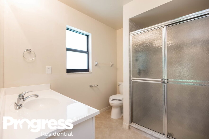 Building Photo - 3308 SW 6th Pl