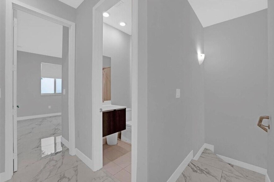 Building Photo - 10259 NW 66th St