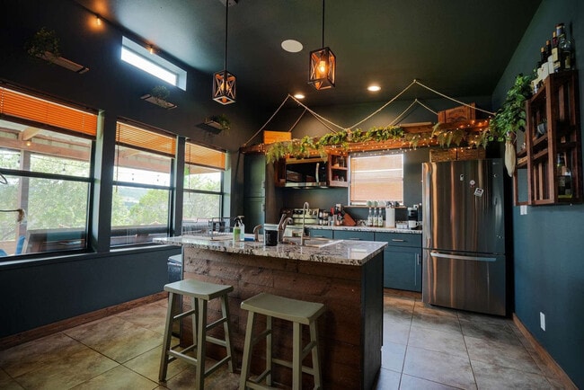 Building Photo - 371 Cloud Top