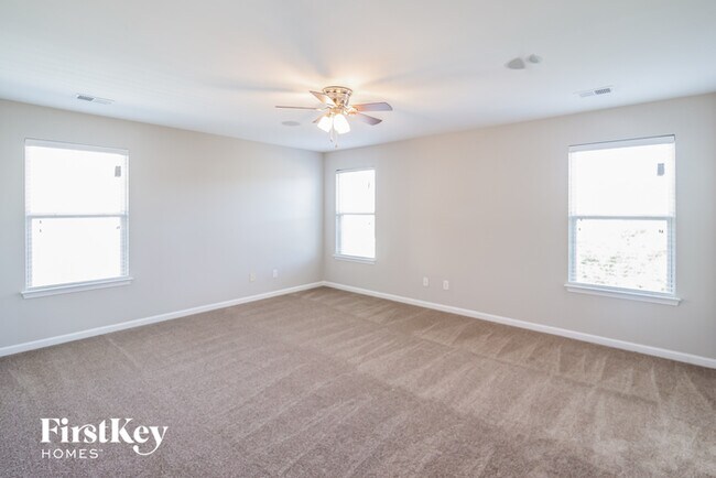 Building Photo - 302 Oglethorpe Cir