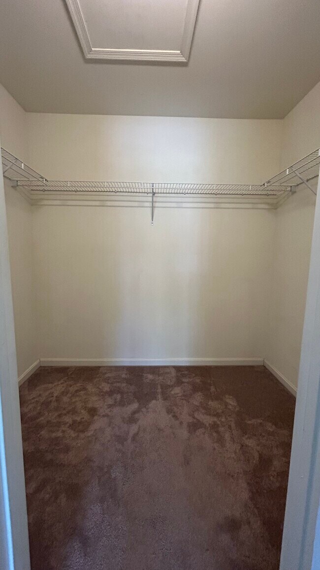 Building Photo - 424 Waverly Woods Dr