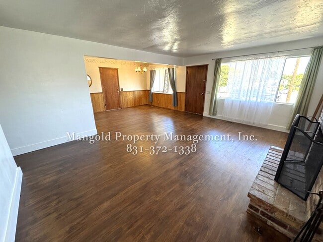 Building Photo - Fully Updated 3-Bedroom Home with Spacious...