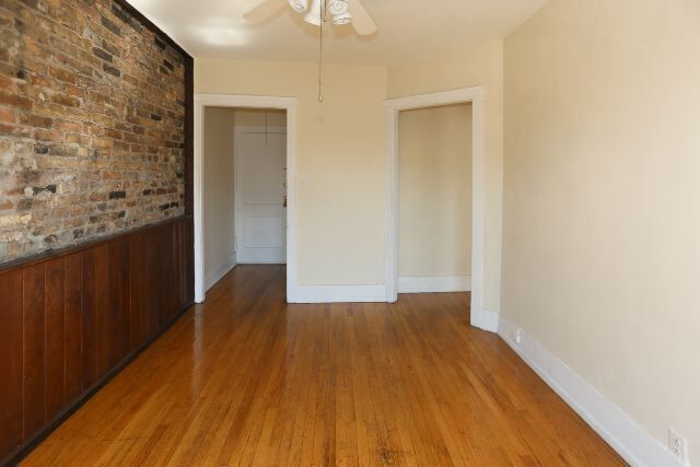 Building Photo - 954 W Cornelia Ave