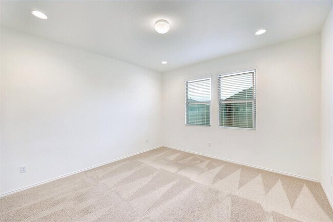 Building Photo - 307 Simmental Loop