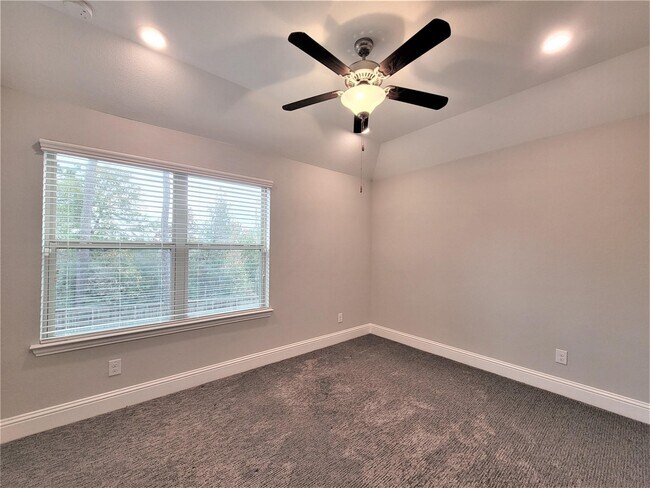 Building Photo - 35 Silver Rock Dr