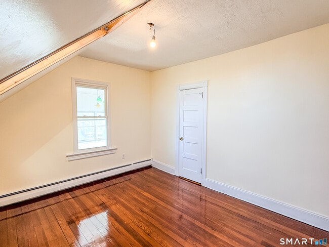 Building Photo - 162 Jubilee St