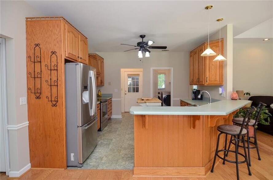 Building Photo - 223 Windsong Ln SW