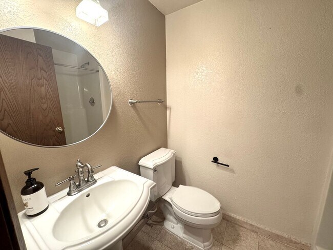 Building Photo - Prime Gig Harbor Location – Modern 2-Bedroom, 2-Bath Townhouse for Rent