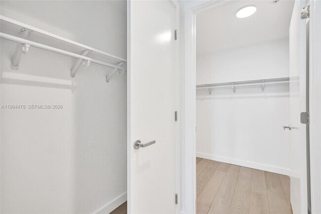 Building Photo - 9221 E Bay Harbor Dr