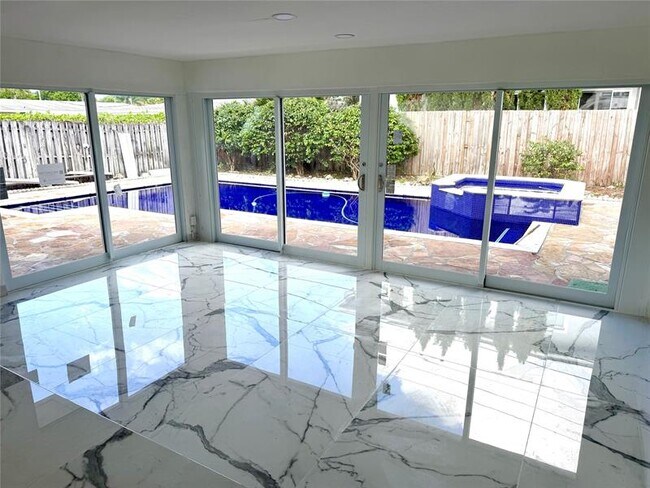 Building Photo - 2685 SE 5th St