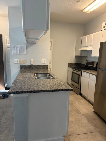 Building Photo - 16253 Enclave Village Dr