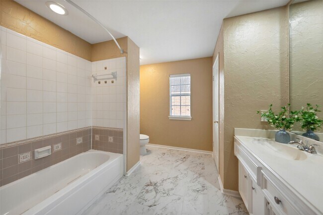 Building Photo - 4422 Pine Breeze Dr