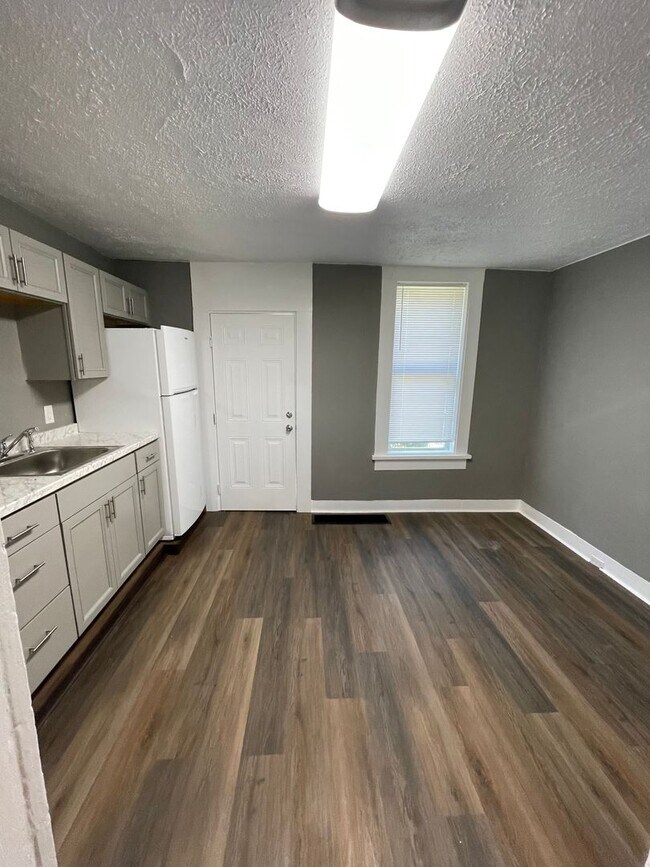 Building Photo - Single Family Home