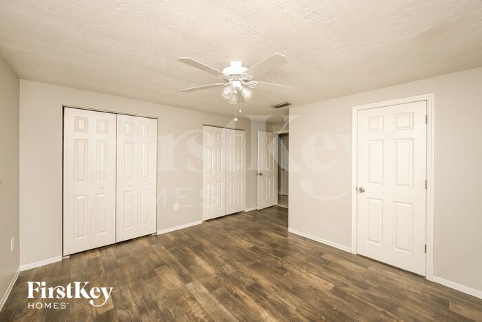 Building Photo - 8215 Winthrop Dr