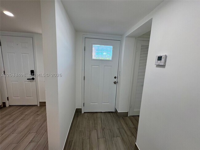 Building Photo - 1591 NE Miami Gardens Dr