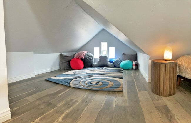 Building Photo - 1881 1100 E