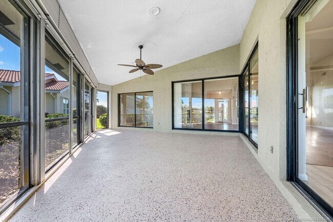 Building Photo - 2386 SW Creekside Dr