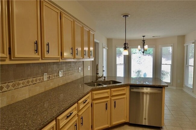 Building Photo - 911 Oakwood Dr