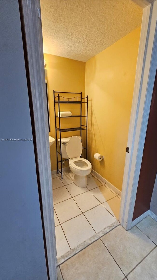 Building Photo - 2255 Anchor Ct