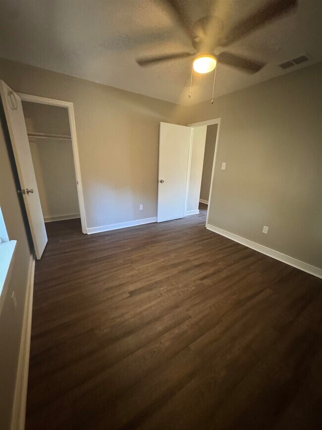 Building Photo - 3280 Nekoma Ln