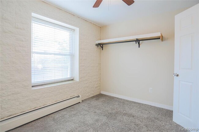 Building Photo - 119 Floral Ave