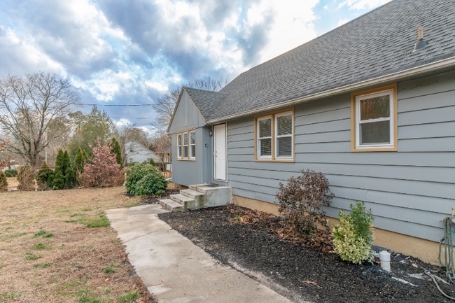 Building Photo - 104 Geissinger Ave