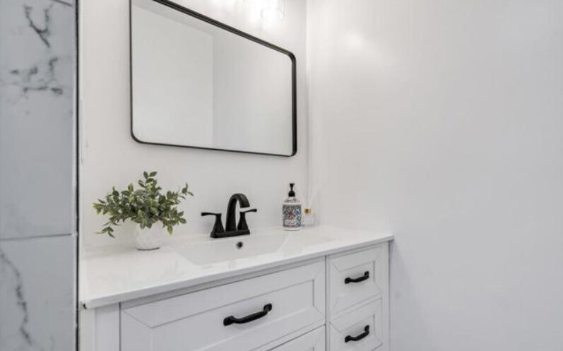 HALL Full Bathroom - 2335 Caringa Way
