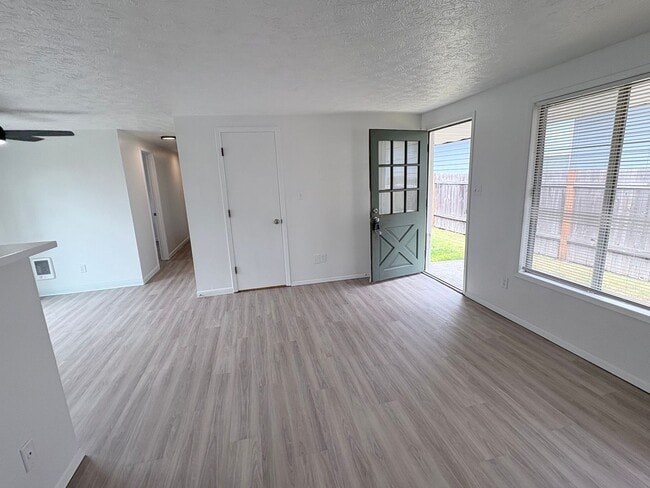 Building Photo - 1600 SE 168th Ave