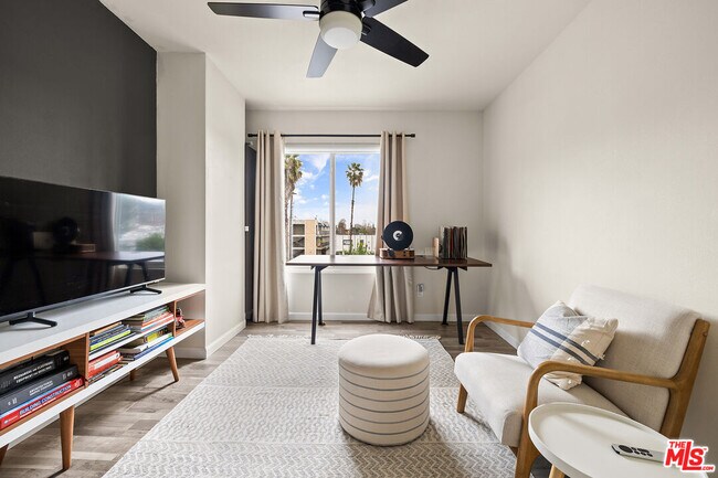 Building Photo - 252 W Spazier Ave