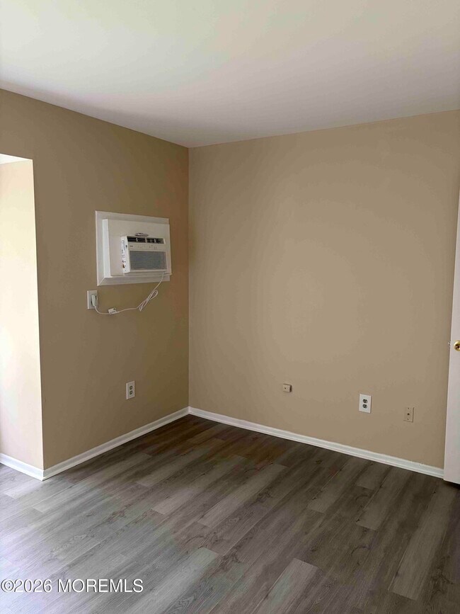 Building Photo - 129 Amberly Dr