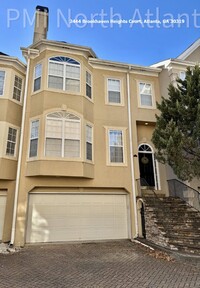 Building Photo - Gated Townhome!