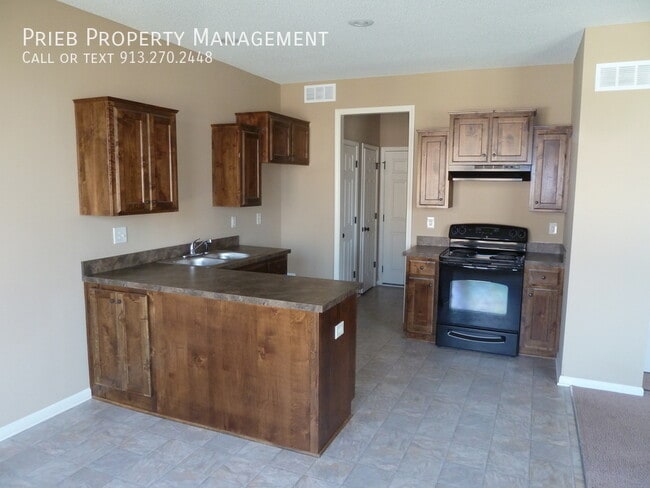 Building Photo - Persimmon Pointe Duplex - Available Septem...