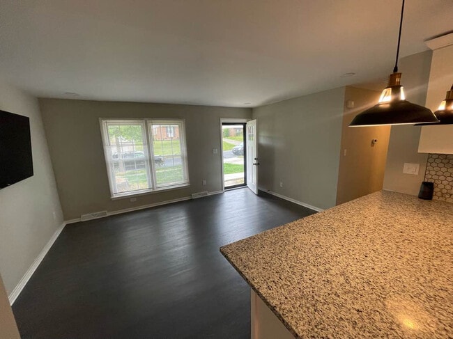 Building Photo - Room in Single Family Home on Cricketeer Dr