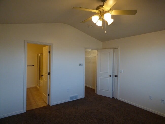 Building Photo - Great Condo in Prestigious Chandler Pointe...