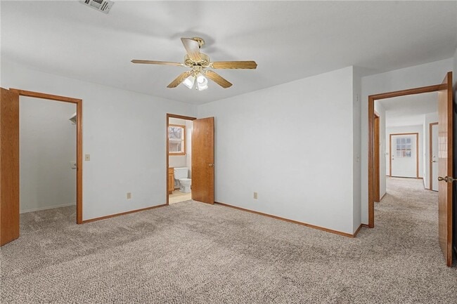Building Photo - 194 Hall Dr