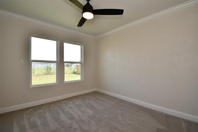 Building Photo - 10946 Fullerton Dr