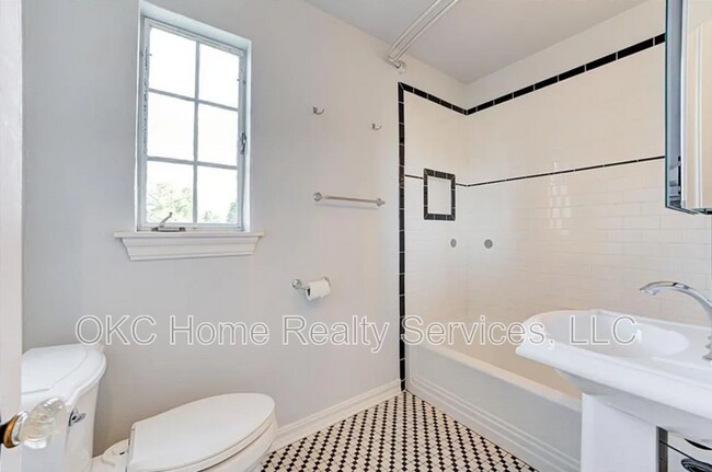 Building Photo - 2616 Cummings Dr