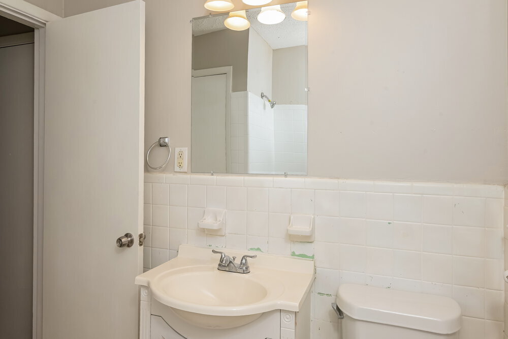 Building Photo - 2407 Oakridge Ct