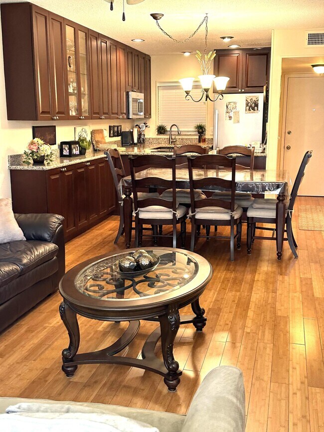 Building Photo - 650 Snug Harbor Dr