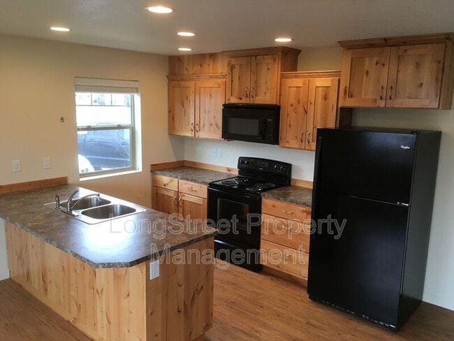 Building Photo - 1810 College St